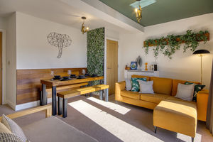 Lounge/Diner- click for photo gallery